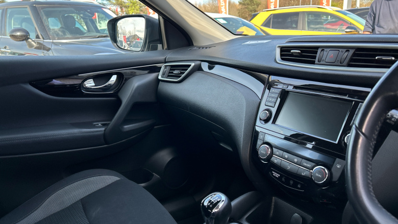 Nissan Qashqai 1.3 DiG-T Acenta Premium 5dr Petrol Hatchback